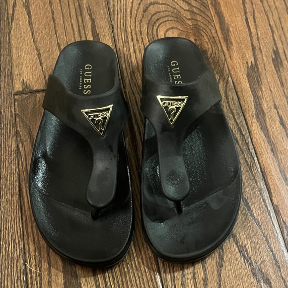 Guess Shoes - GUESS Black and Gold Gizeh Style Flip-Flops Size 8